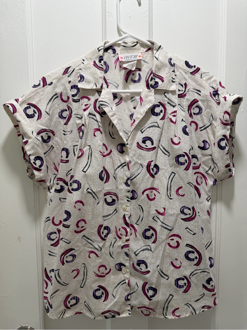 Act III Vintage Short-Sleeve Button-Down Shirt with Purple & Pink Abstract Print